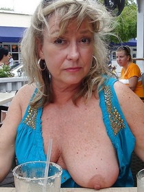 innie spread pussy closeup