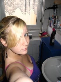 Petite Canadian masseuse