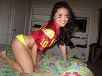 Brunette solo girl Quinn